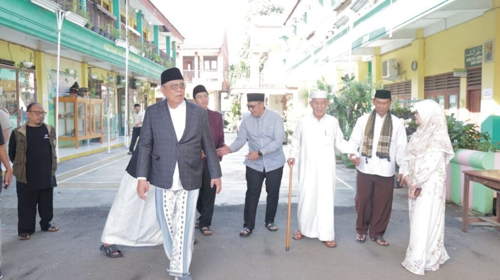Wali Kota Tangsel Benyamin Davnie