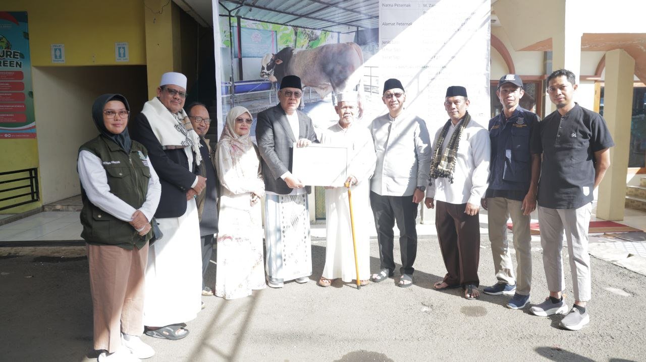 Wali Kota Tangsel benyamin davnie